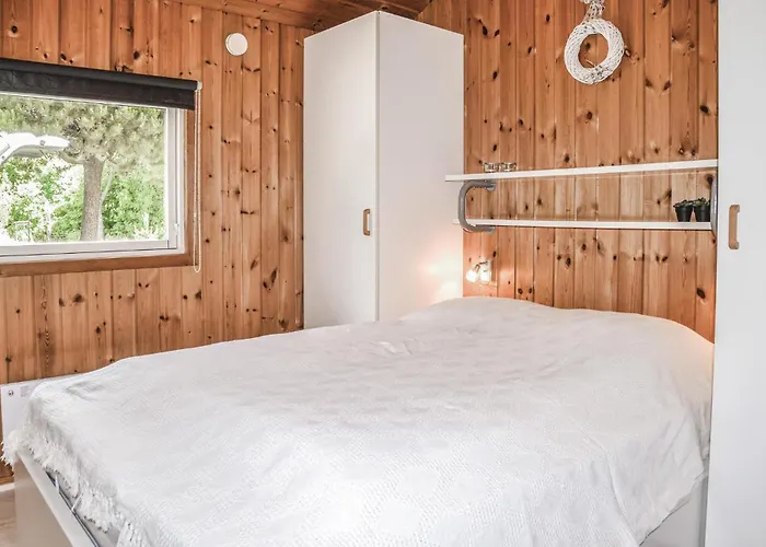Three-bedroom In Feriehus *