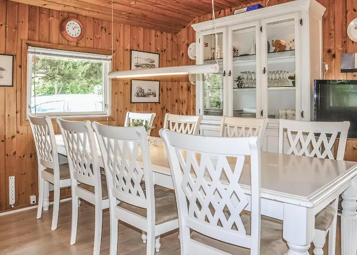 Three-bedroom In Feriehus *