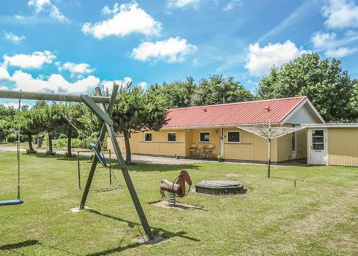 Three-bedroom In Feriehus
