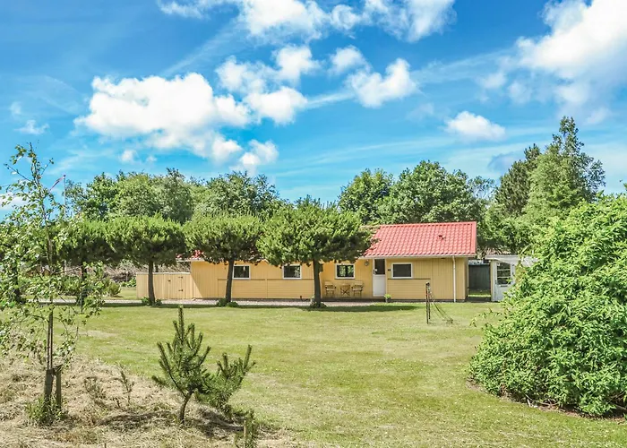 Three-bedroom In Feriehus